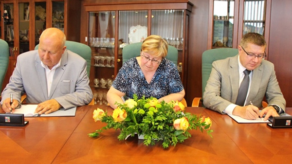 Kraj podepsal dohodu o společném záměru při podpoře chemického vzdělávání