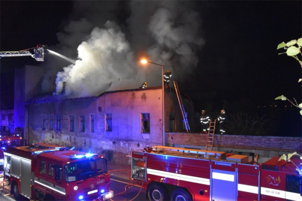Požár bývalé loděnice v Ústí nad Labem