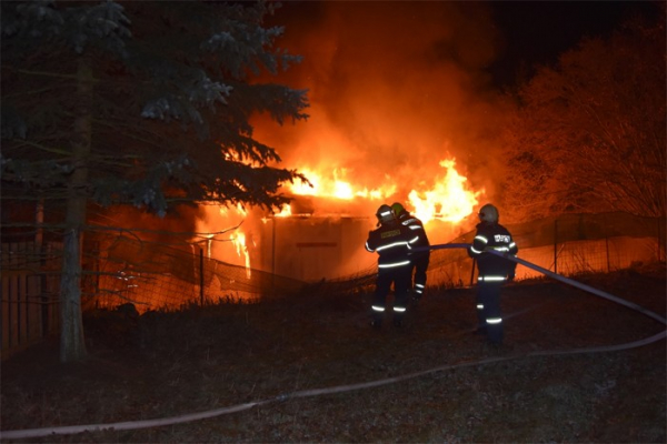Požár zahradní chatky v Postoloprtech měl dvě oběti