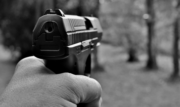 37letý muž z Chomutovska ohrožoval řidiče vozidel střelnou zbraní