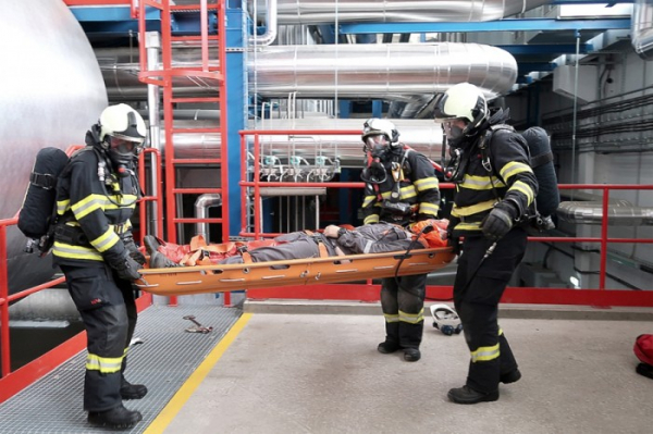 Teplárenští hasiči si vyzkoušeli první zásah v nové kotelně