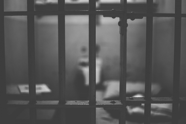 Za opakované krádeže skončil 35letý muž z Chomutova ve vazební věznici