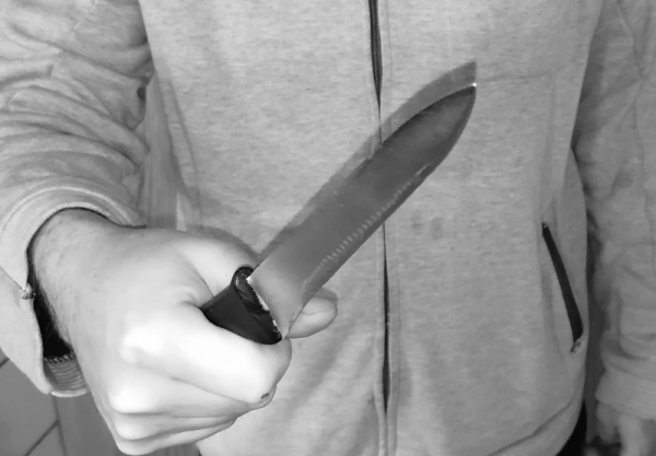51letý muž vyhrožoval na ulici třem mladíkům s nožem v ruce