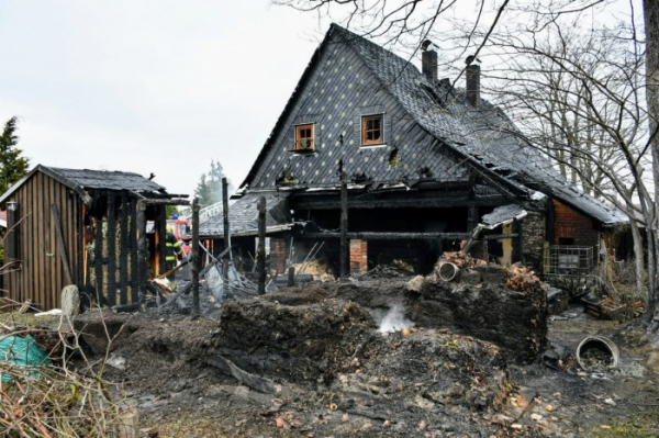 Druhý stupeň poplachu byl vyhlášen při požáru roubenky na Děčínsku