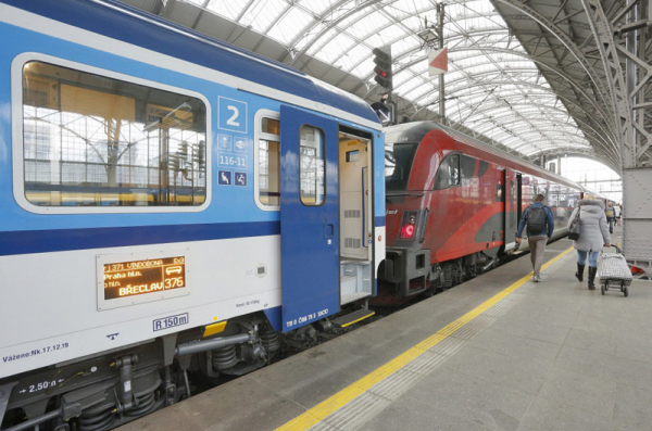 České dráhy objednaly dvacet nových supermoderních vlaků. Pojedou až 230 km/h