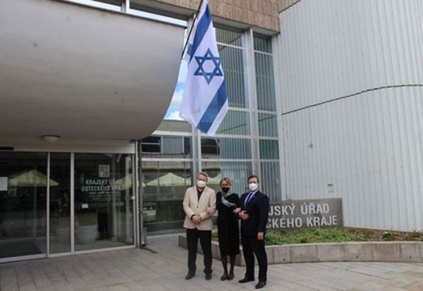 Ústecký kraj podpořil Stát Izrael vyvěšením vlajky