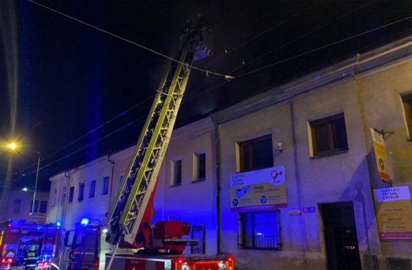 Druhý stupeň poplachu byl vyhlášen při požáru střechy domu v Ústí nad Labem