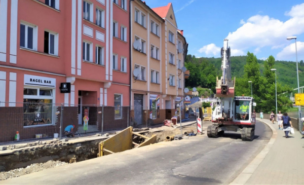 Rekonstrukci vodovodu a kanalizace na Labském nábřeží se snaží město Děčín urychlit