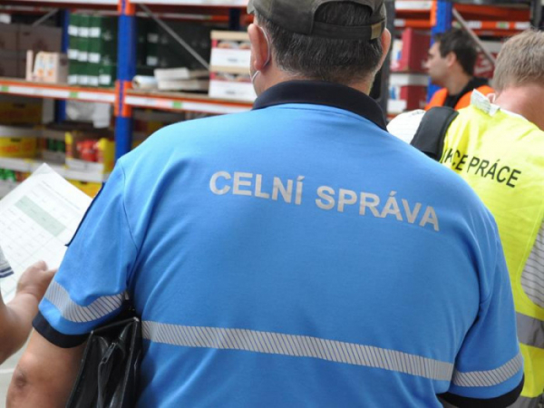 Celníci Olomouckého kraje odhalili při kontrole 15 nelegálně pracujících cizinců