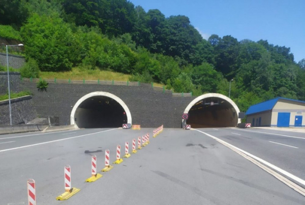 Tunely Libouchec a Panenská na dálnici D8 jsou opět průjezdné
