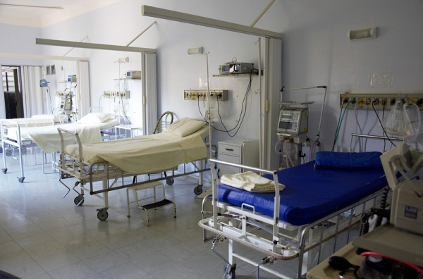 Krajská zdravotní omezuje návštěvy ve svých nemocnicích