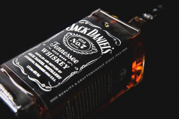 Za odcizenou láhev whisky z chomutovské prodejny hrozí nyní recidivistovi až tři roky vězení
