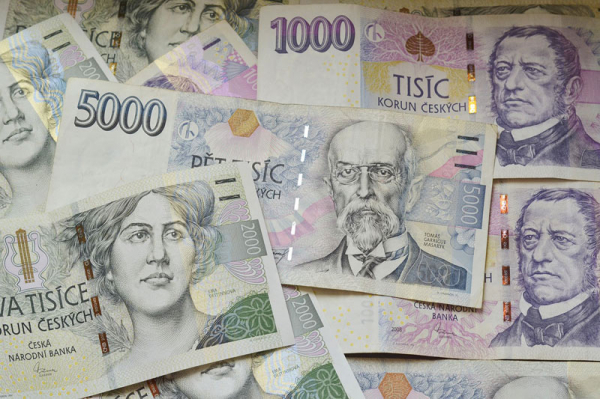 Podvodník, vydávající se za pracovníka peněžního ústavu, připravil důvěřivou ženu o 600 tisíc korun