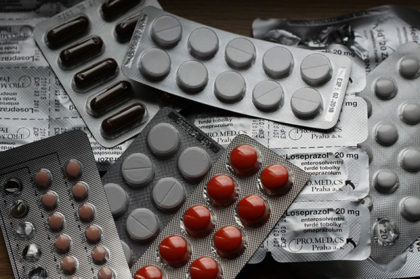 Muž z Mostecka nelegálně získával a doma přechovával několik stovek balení léků s psychotropními látkami