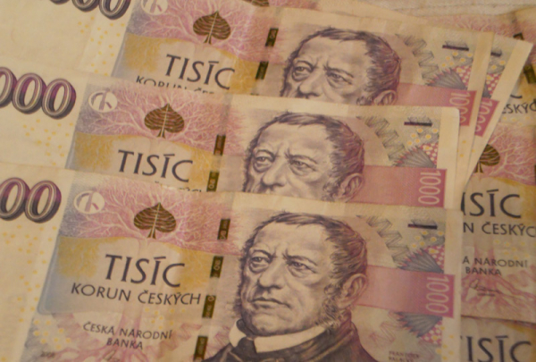 Muž z Chomutova, pod vidinou lákavé investice, přišel o 300 tisíc korun