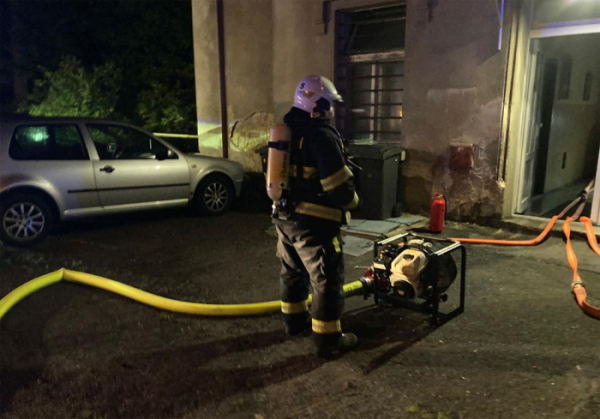 V Děčíně - Březinách došlo k požáru bytu, 8 osob muselo být evakuováno