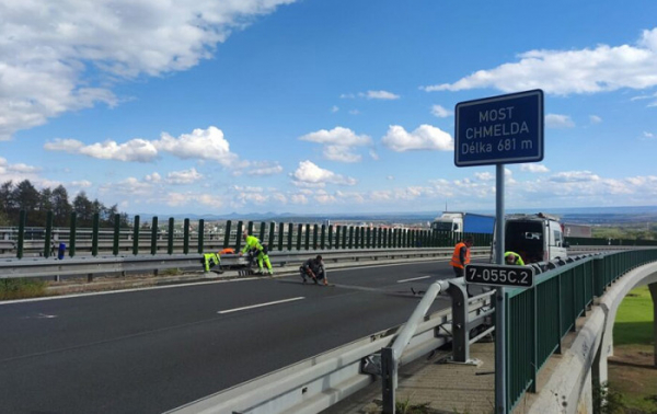 Na mostě Chmelda u Chomutova byla zahájena oprava mostních závěrů