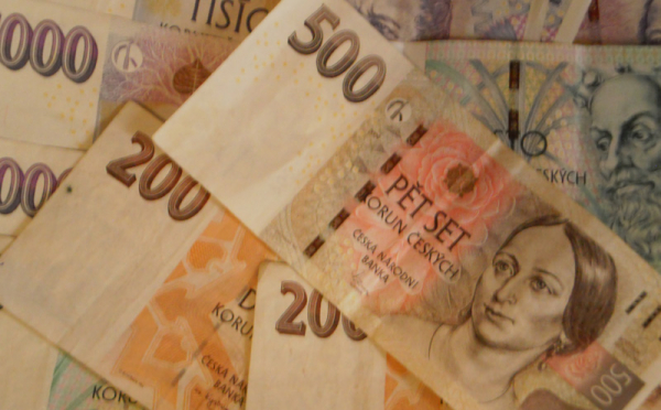 Žena z Litvínova podvodem obrala členy rodiny i přátelé o 17 tisíc korun