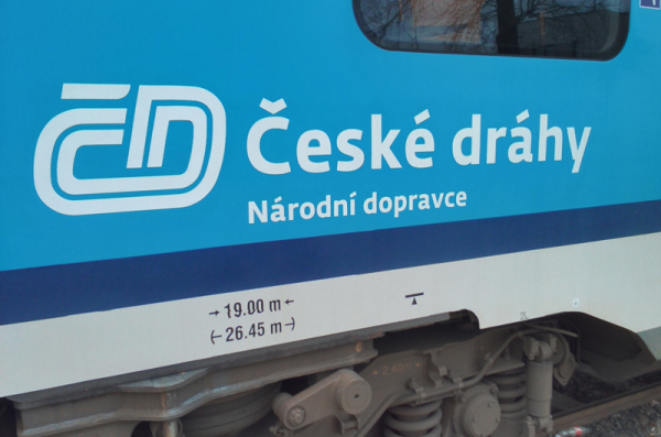 Provoz na Středohorské železnici v Ústeckém kraji budou i nadále zajišťovat České dráhy