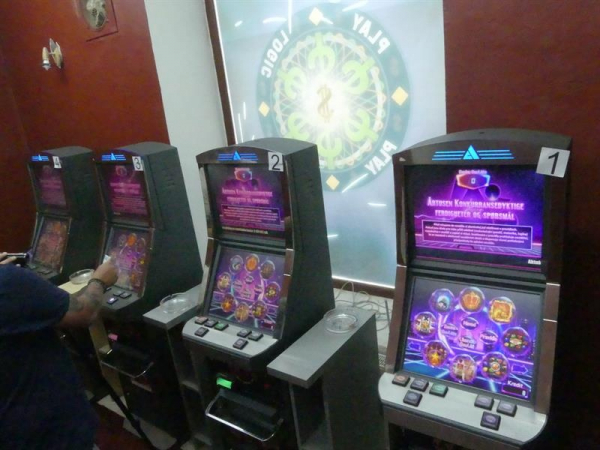 V jednom kadaňském klubu objevili celníci čtyři nelegální hrací automaty, majiteli hrozí až 50 milionů pokuty