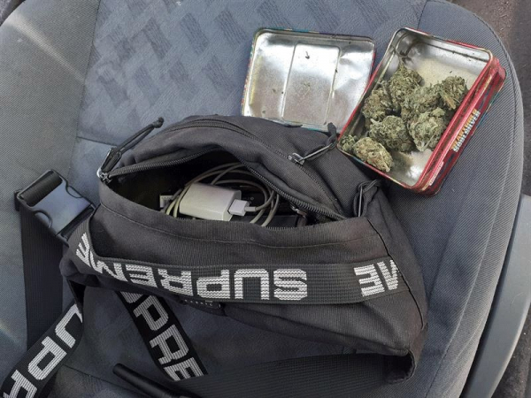 Ústečtí celníci odhalili o víkendu při silniční kontrole 106 gramů marihuany, extázi i kokain